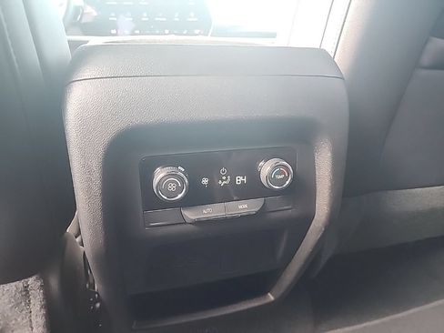 Used 2026 Chevrolet Traverse LT AWD/4WD image 19
