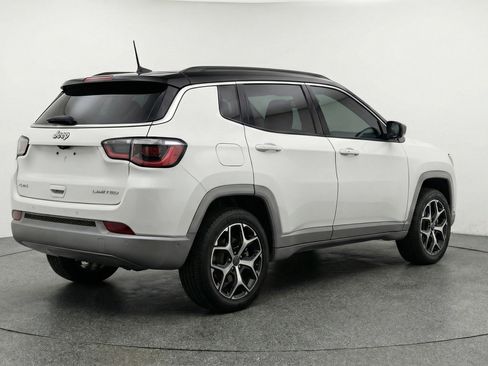 Used 2025 Jeep Compass Limited AWD/4WD image 9