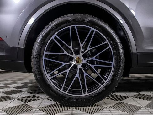 Used 2024 Porsche Cayenne Coupe image 25