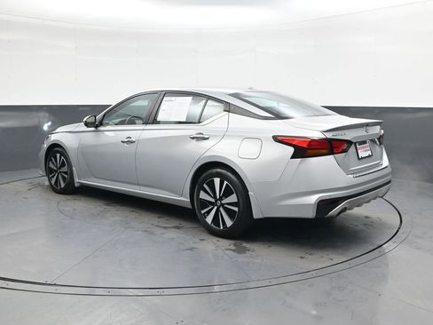 Used 2021 Nissan Altima 2.5 SV w/ SV Premium Package image 6