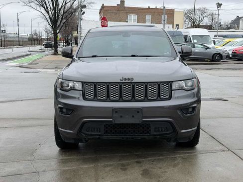 Used 2021 Jeep Grand Cherokee Laredo X image 2