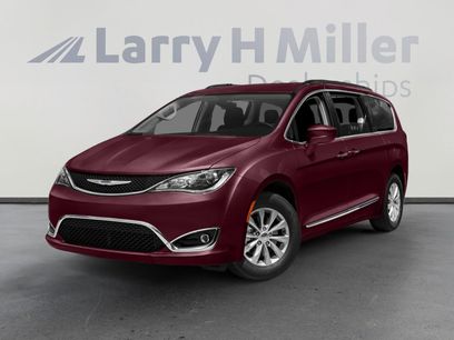 Used 2017 Chrysler Pacifica Limited w/ Advanced Safetytec Group