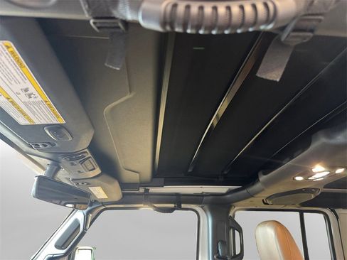 Used 2020 Jeep Wrangler Unlimited Sahara image 23