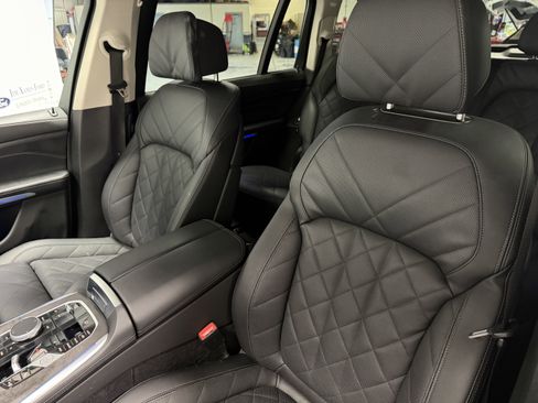 Used 2025 BMW X7 xDrive40i w/ Premium Package AWD/4WD image 22