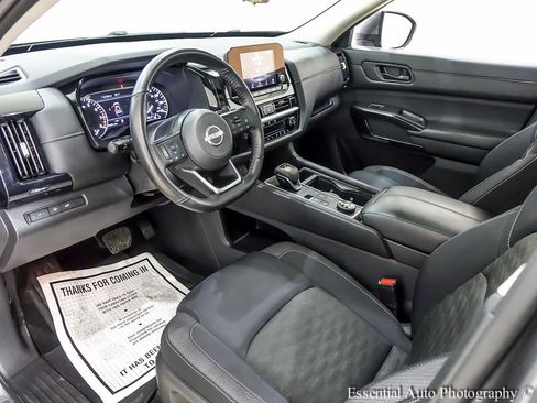 Used 2024 Nissan Pathfinder SV w/ SV Premium Package AWD/4WD image 14