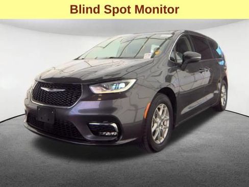 Used 2023 Chrysler Pacifica Touring-L FWD image 4