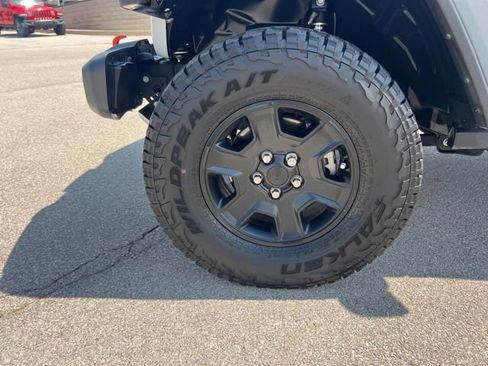 Used 2023 Jeep Gladiator Mojave w/ Trailer Tow Package image 10