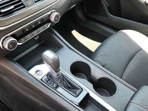 Used 2025 Nissan Altima 2.5 SV FWD image 20