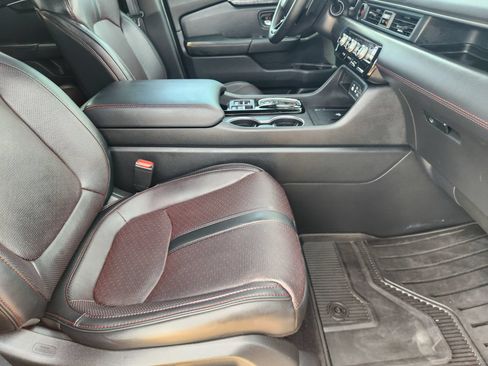 Used 2025 Honda Pilot Black Edition image 14