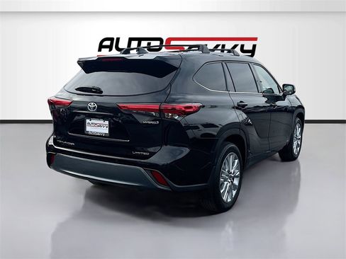 Used 2023 Toyota Highlander Limited image 7
