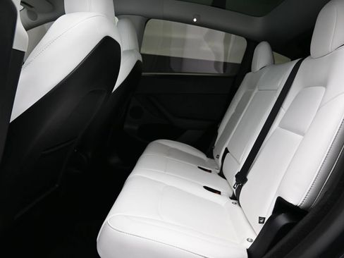 Used 2025 Tesla Model Y Long Range image 17