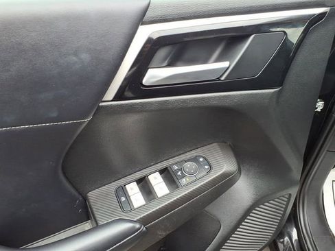 Used 2024 Mitsubishi Outlander SE image 10