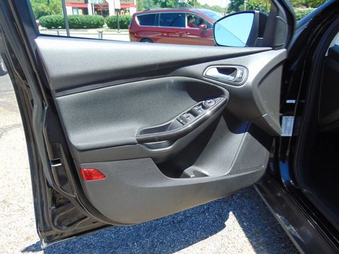 Used 2016 Ford Focus Titanium w/ Titanium Technology Package FWD image 24