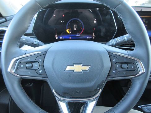 Used 2025 Chevrolet Trax LT w/ LT Convenience Package image 23