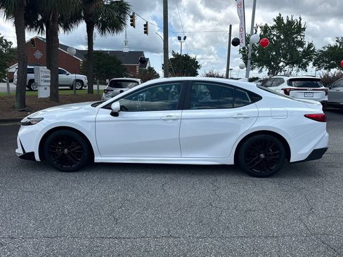 Used 2025 Toyota Camry SE FWD image 6