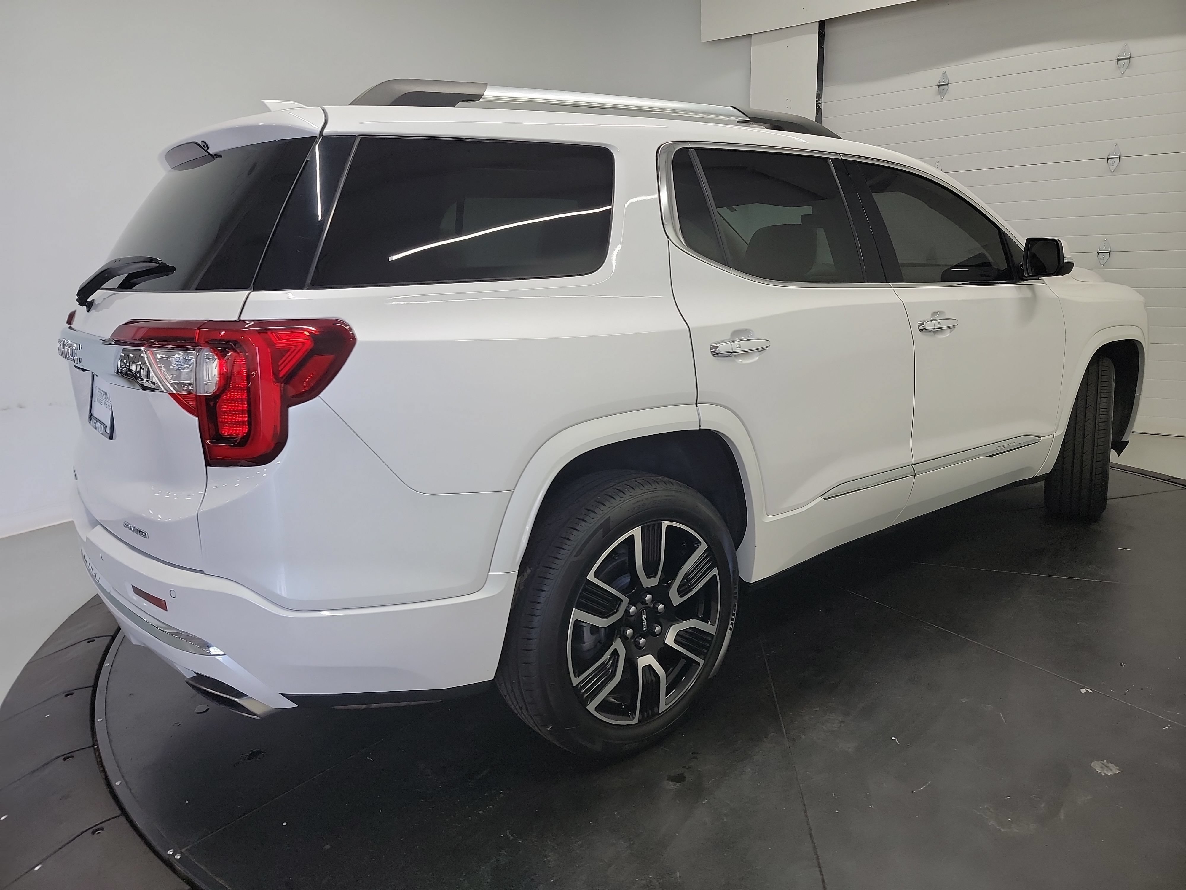 Used 2022 GMC Acadia Denali w/ Denali Ultimate Package AWD/4WD image 9