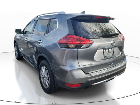 Used 2018 Nissan Rogue SV image 4