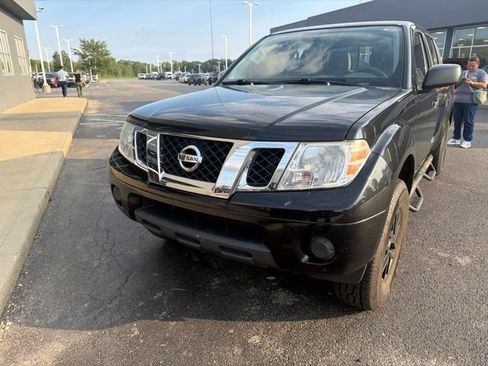 Used 2019 Nissan Frontier SV RWD image 2