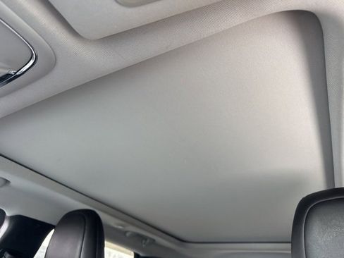 Used 2019 Jeep Cherokee Limited image 18