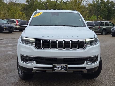 Used 2023 Jeep Wagoneer Series III w/ Preferred Equipment Group image 4
