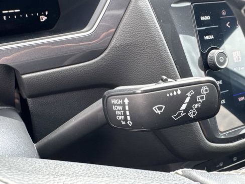 Certified 2023 Volkswagen Tiguan SE R-Line image 20