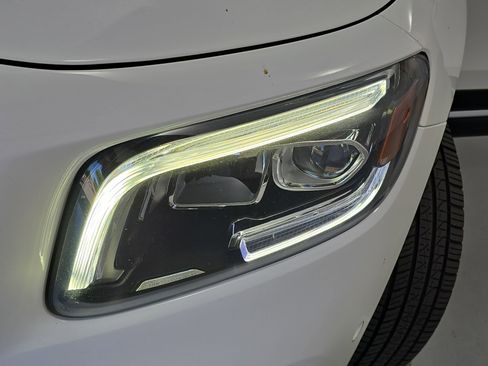 Used 2020 Mercedes-Benz GLB 250 image 32