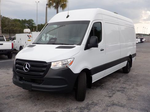 Used 2025 Mercedes-Benz Sprinter 2500 image 22