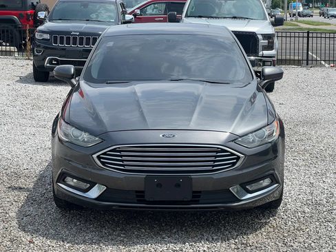 Used 2017 Ford Fusion SE w/ Equipment Group 601A FWD image 2