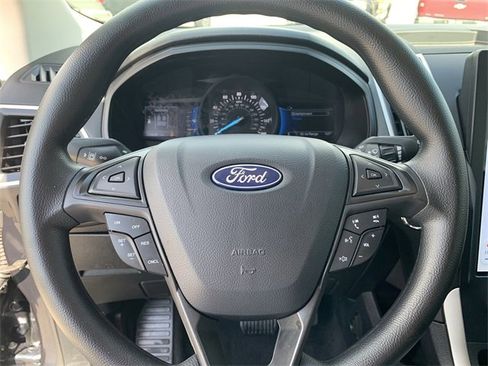 Certified 2024 Ford Edge SE w/ Black Appearance Package image 34