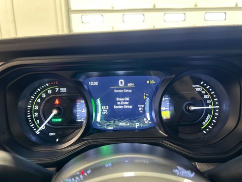 Used 2025 Jeep Wrangler Unlimited Sahara AWD/4WD image 21