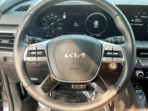 Used 2024 Kia Telluride SX Prestige w/ Towing Package AWD/4WD image 11