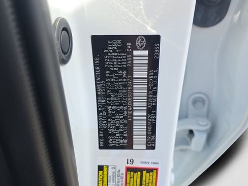 Used 2025 Toyota Camry LE w/ Convenience Package image 29