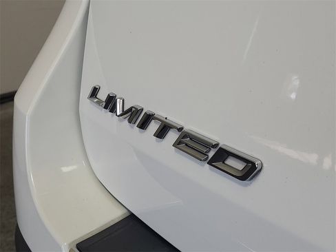 Used 2022 Ford Explorer Limited w/ Equipment Group 301A image 7