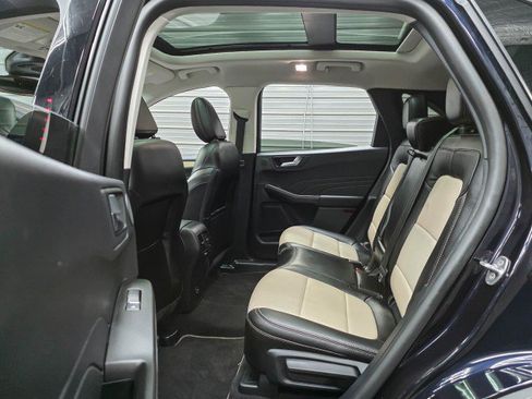 Used 2021 Ford Escape Titanium w/ Titanium Elite Package FWD image 15