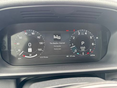 Used 2025 Land Rover Discovery Dynamic SE image 24