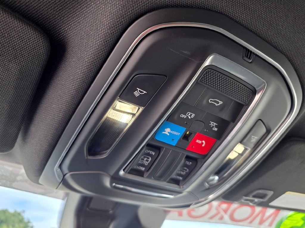Used 2025 Jeep Grand Cherokee Laredo X w/ Luxury Tech Group I AWD/4WD image 27