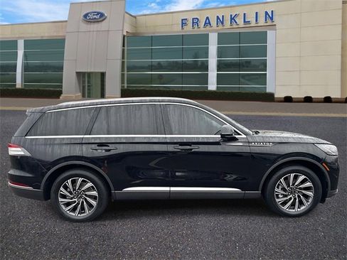 Certified 2025 Lincoln Aviator AWD image 8