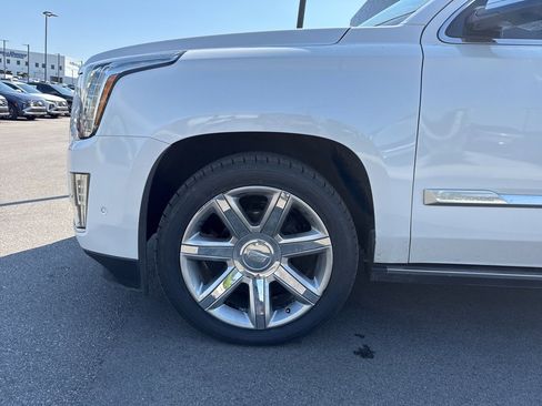 Used 2020 Cadillac Escalade Premium Luxury image 7