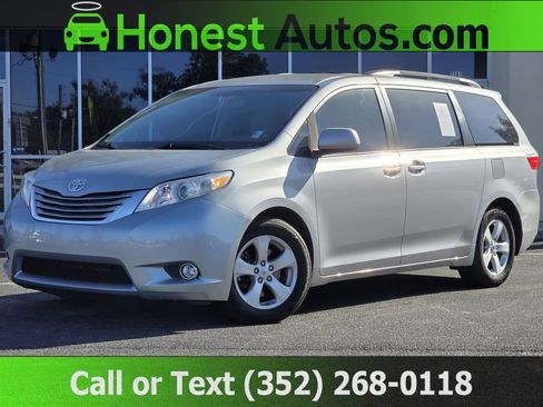 Used 2015 Toyota Sienna LE image 1