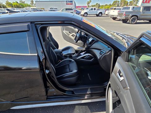 Used 2015 Hyundai Veloster Turbo w/ Option Group 04 FWD image 24