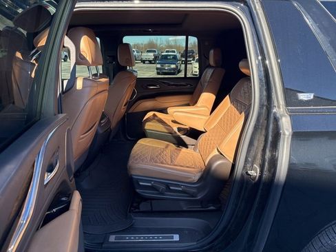 Used 2022 Cadillac Escalade ESV Sport w/ Touring Package image 8