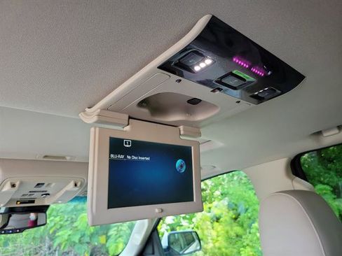 Used 2015 Cadillac Escalade Premium image 11