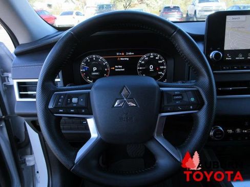 Used 2023 Mitsubishi Outlander SEL image 13