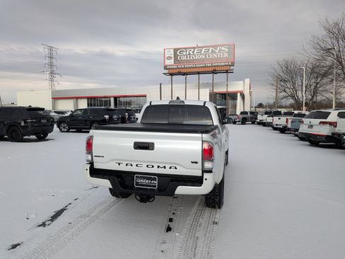 Used 2023 Toyota Tacoma TRD Sport image 7