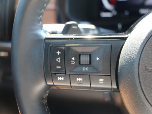 Used 2025 Nissan Pathfinder Platinum AWD/4WD image 19