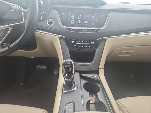 Used 2019 Cadillac XT5 FWD image 11