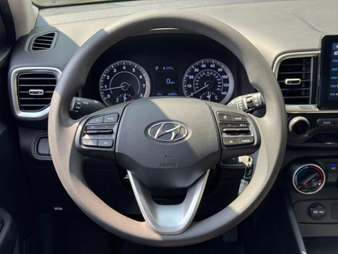 Used 2021 Hyundai Venue SE FWD image 18