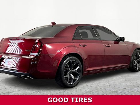 Used 2023 Chrysler 300 Touring w/ Sport Appearance Package image 7