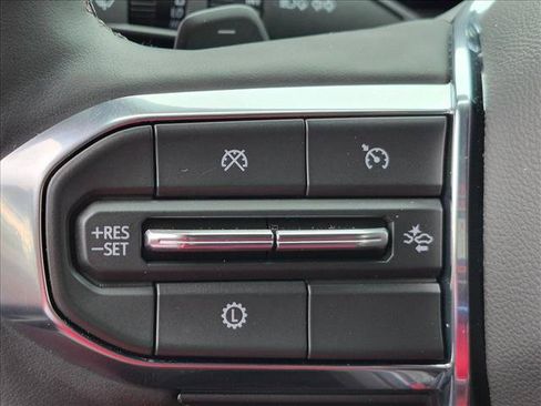 Used 2025 GMC Yukon XL Denali AWD/4WD image 9