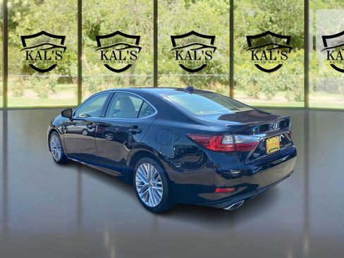 Used 2016 Lexus ES 350 w/ Luxury Package w/Wood Trim image 7
